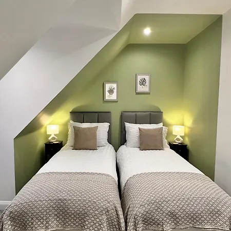 Month-Long Availability, Beautiful Flat 2Min Walk To Station, With Parking Apartment Borehamwood Exterior photo