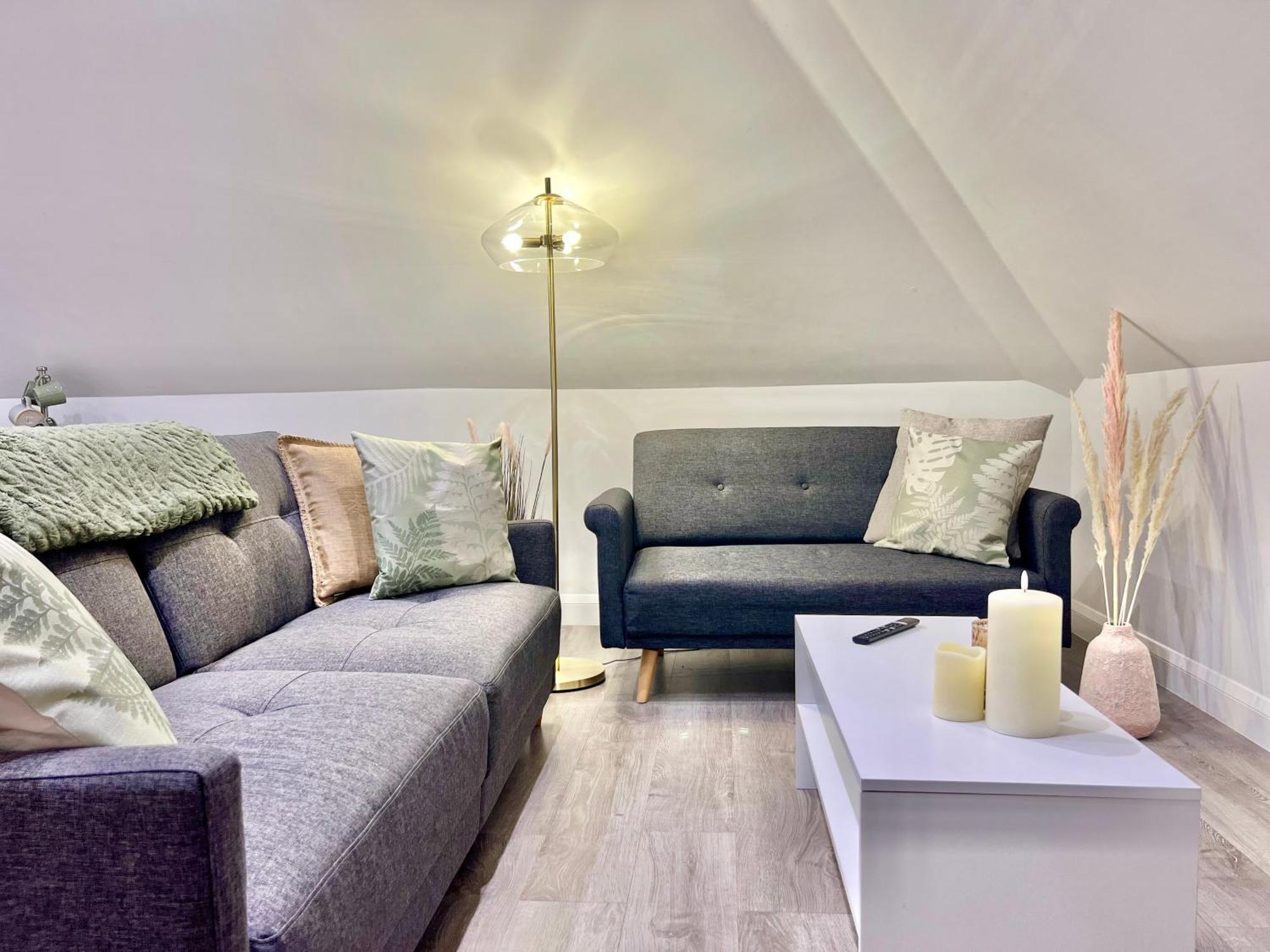 Month-long Availability, Beautiful Flat 2min Walk To Station, With Parking Borehamwood